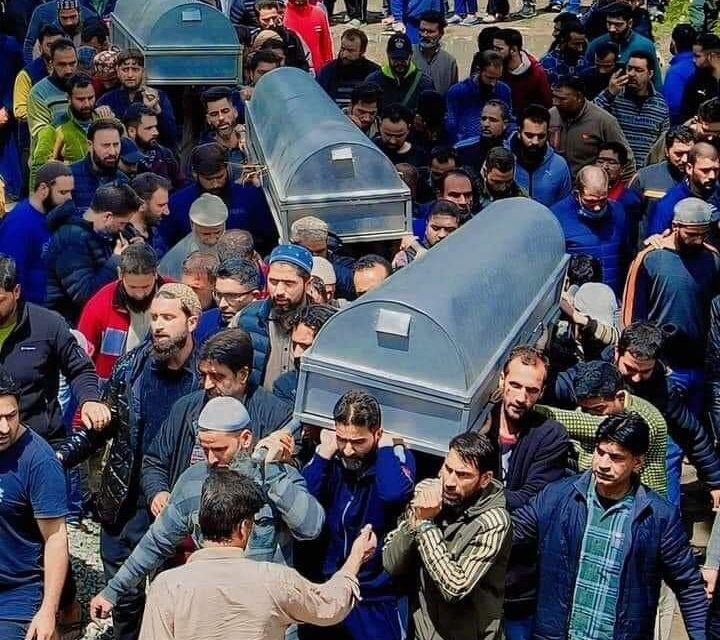 Div Com, DC Srinagar visit Gandbal, met families of who drowned in River Jhelum on Tuesday;Ex-gratia of Rs 5 Lakh provided to NoKs of each deceased as an immediate relief