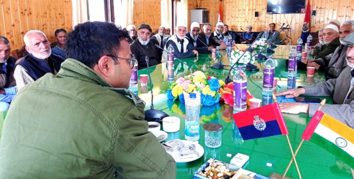 SSP Ganderbal hold meeting with retired police personnel at DPL Ganderbal