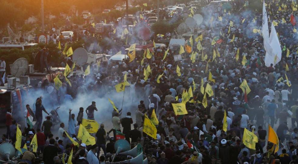 Pakistani police clash with protesters during rally over Nasrallah’s killing in Karachi
