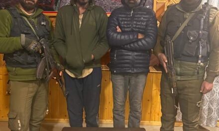 Police arrests 02 drug peddlers in Srinagar; Contraband substance, cash recovered