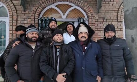 Stranded Tourists Praise Gund Ganderbal Residents for Life-Saving Hospitality