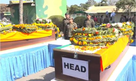 GOC leads wreath-laying ceremony for two soldiers killed in IED blast in Akhnoor
