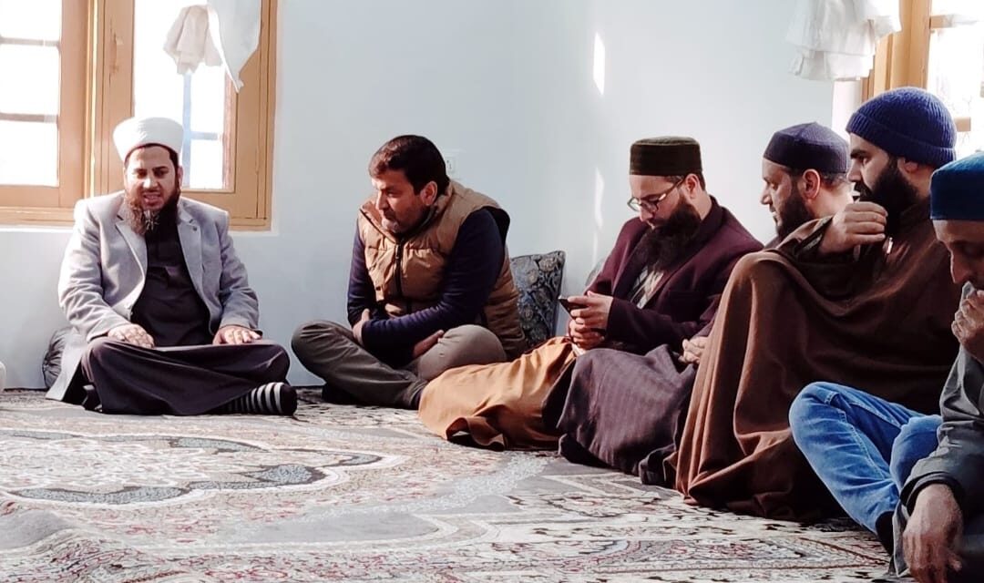 Hazrat Moulana Gh Rasool Hami Visits Saleem Wani Bureau Chief Gulistan News to Offer Condolences on the Loss of Two Uncle’s in 15 Days