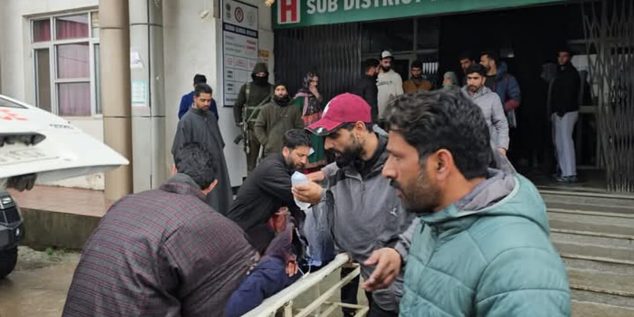 6 Students Among 10 Injured in Highway Accident Near Chandhara Crossing, Pampore