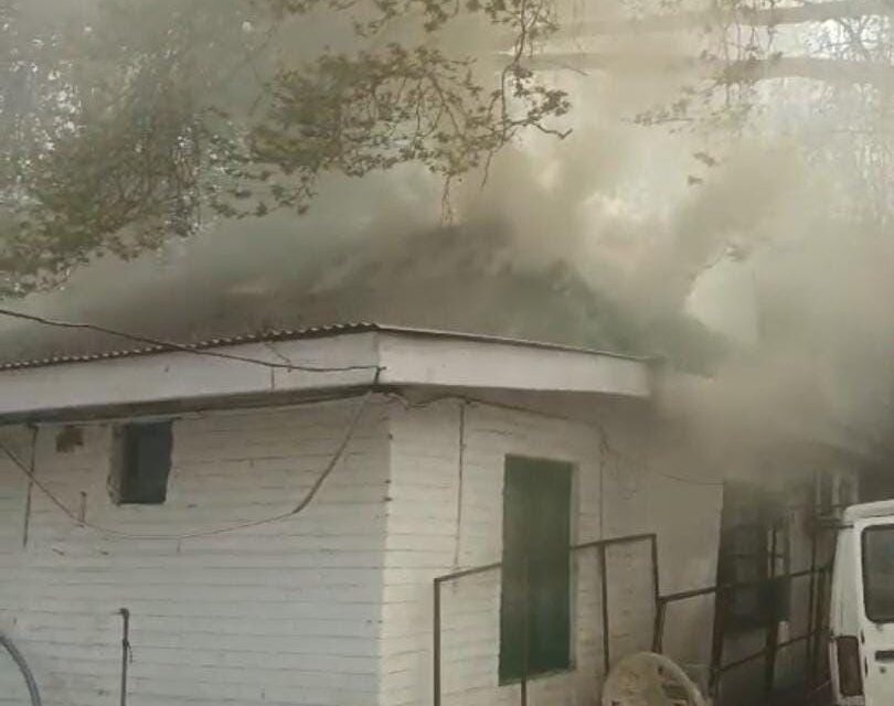 Fire breaks out at Srinagar PDP headquarters, firefighter injured