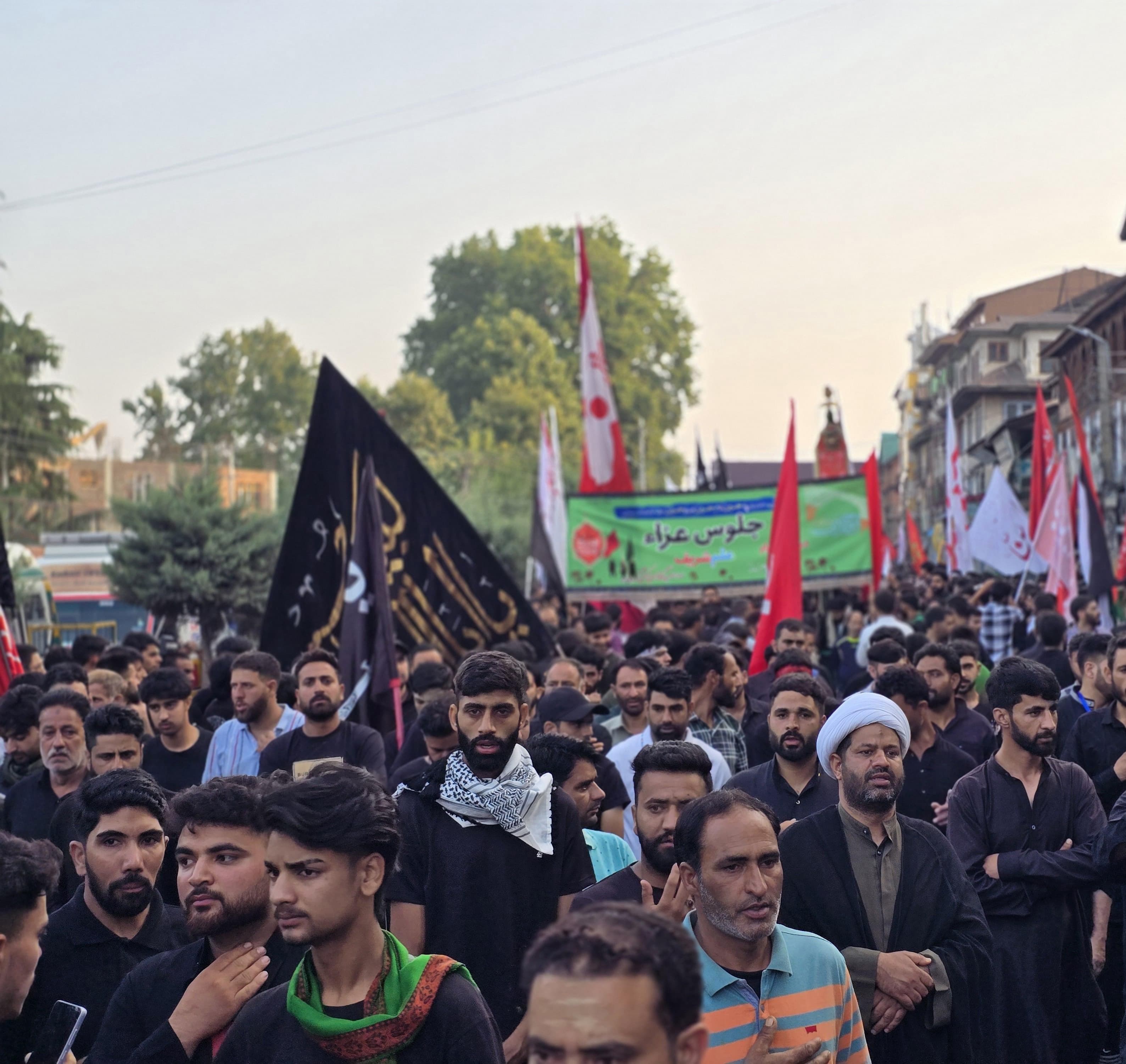 Div Com, IGP, DC, SSP Sgr, join Muharram procession at Lal Chowk; Serve water to mourners