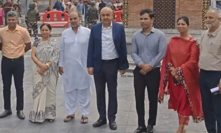 Advisor in PM’s office visits Lal Chowk, Meet stakeholders; Traders elated