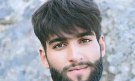 DDC Kangan Mudasir Majeed Expresses Condolences on Demise of Chattergul Resident