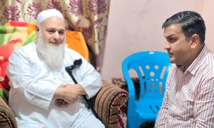 Gulistan News Bureau Chief Kashmir Saleem Wani Condoles With Moulana Rahmatullah Mir Qasmi at Bandipora