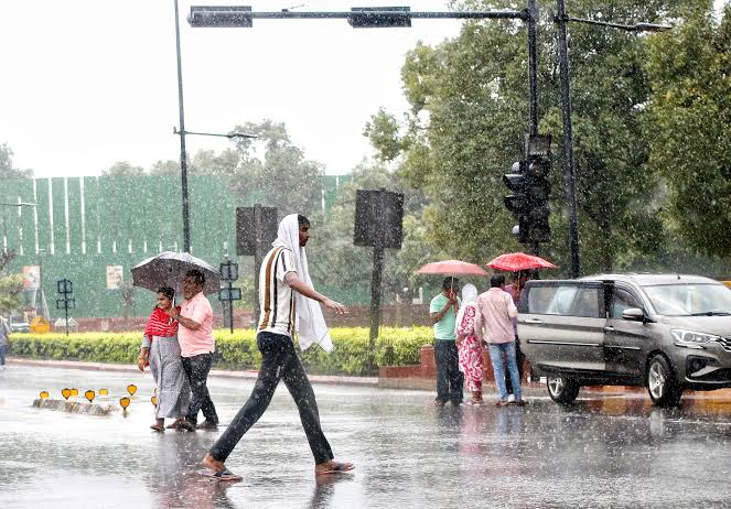 Several parts of Delhi, Haryana, Mumbai, J-K, Rajasthan face spell of Heavy Rain