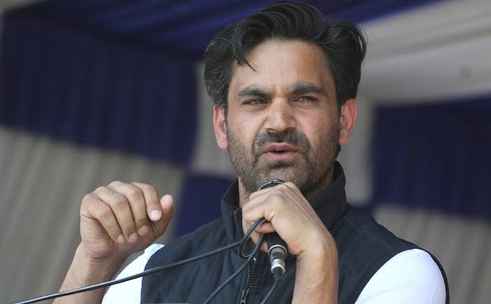 Omar Abdullah owes an apology for unkept promise on fight for statehood: Waheed Para