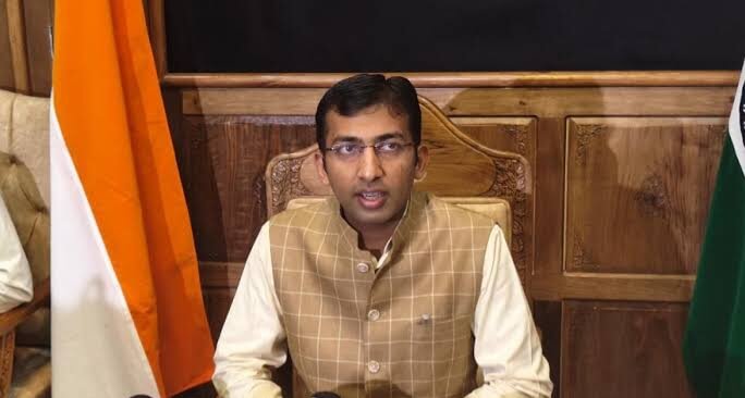 1.37 Lakh MT fresh fruits dispatched from Kashmir in 10 Days: Div Com