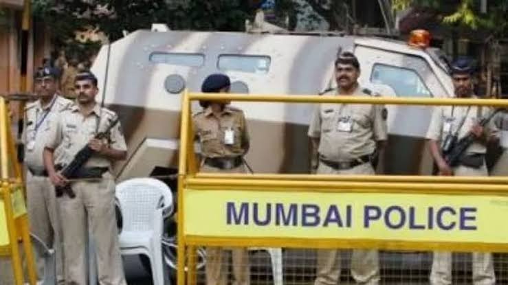 Police on alert as threat message on WhatsApp claims 14 ‘terrorists’ in Mumbai with explosives