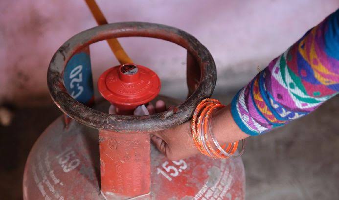 Govt approves release of 25 lakh additional LPG connection under Ujjwala