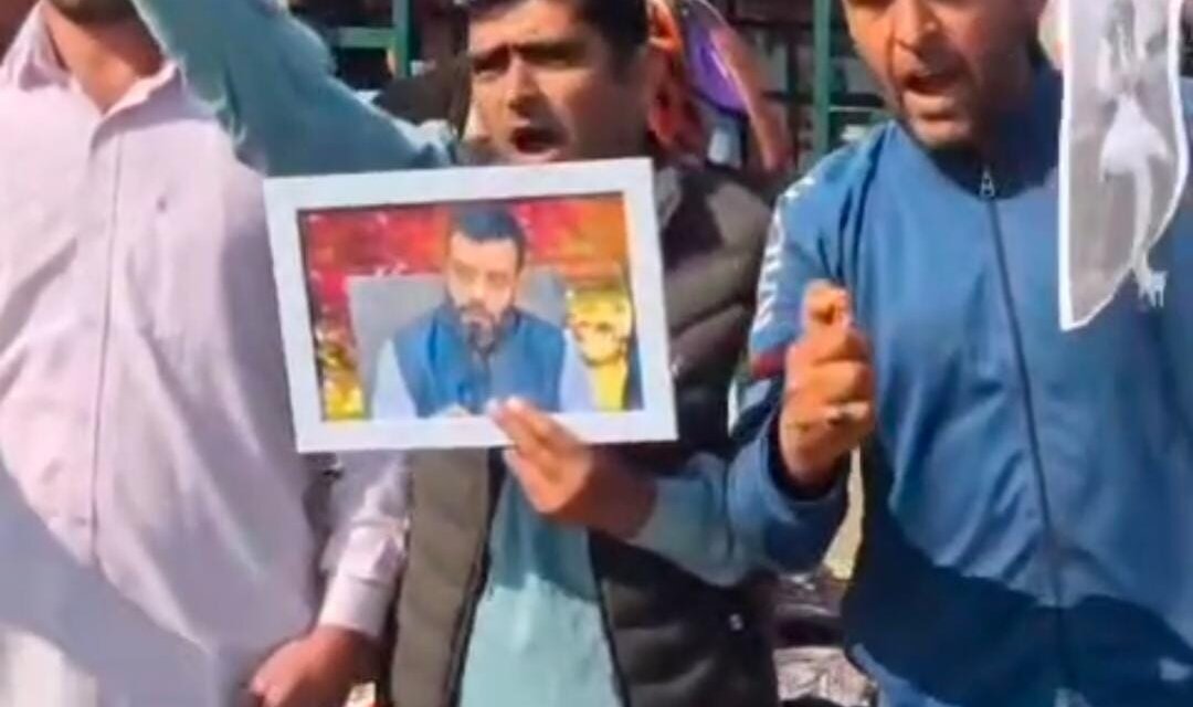 Aga Ruhullah’s Supporters Burn Deputy CM’s Photographs In Bandipora