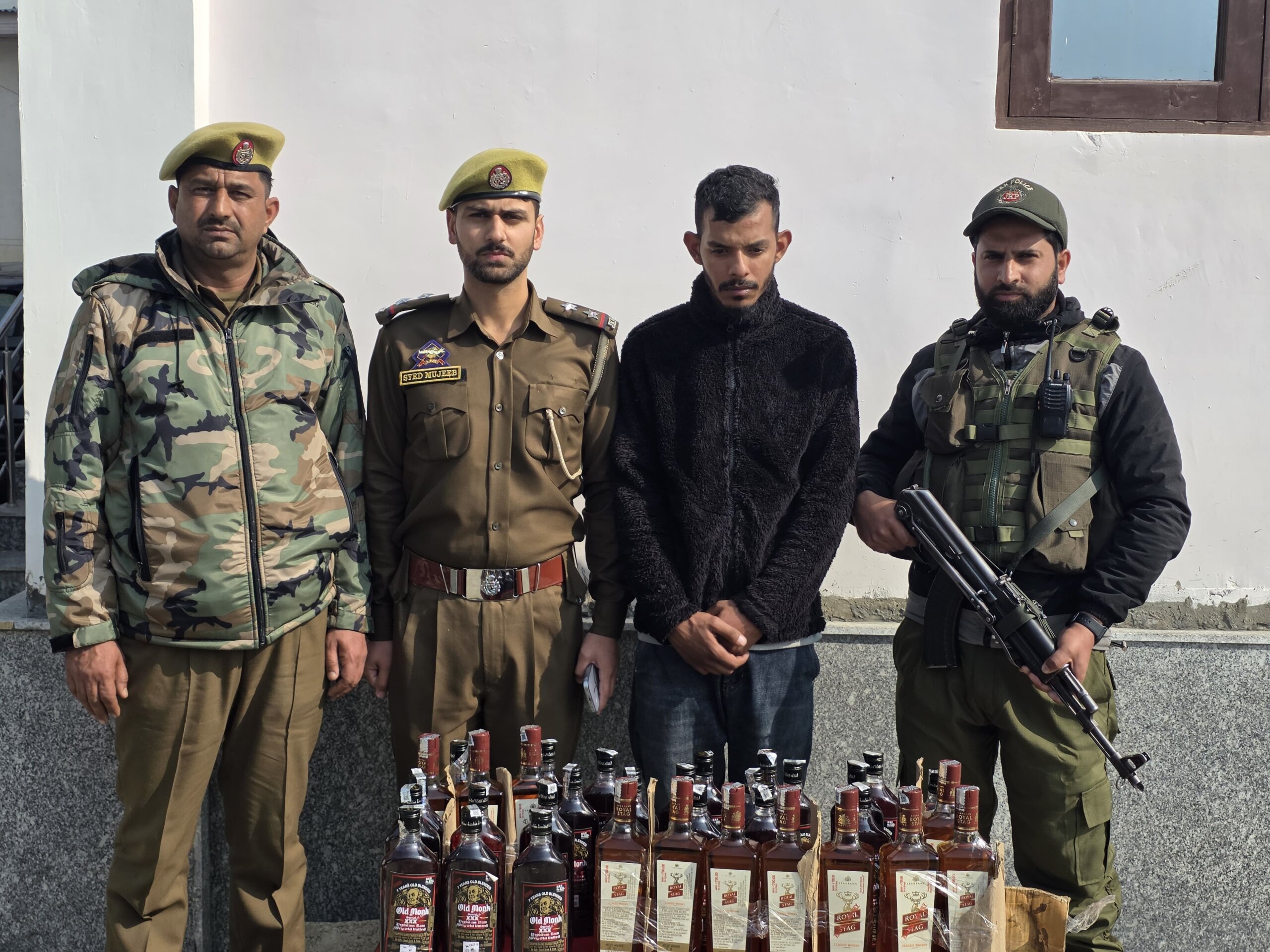 Ganderbal Police Foil Liquor Smuggling Bid; One Arrested, Huge Consignment Seized