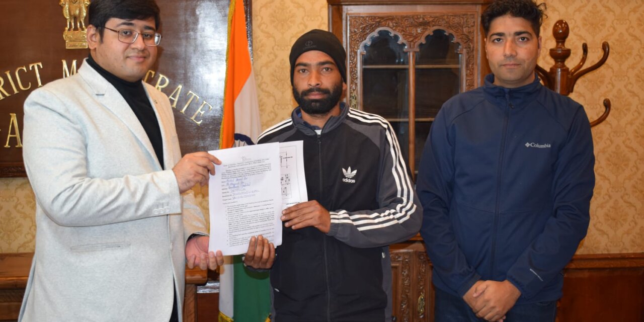 DC Ganderbal hands over Sanction letters to beneficiaries under BLC component of PMAY-U 2.0