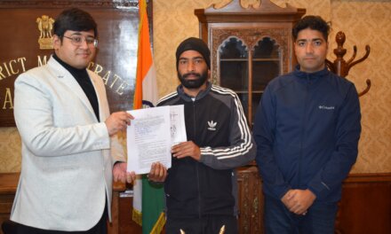 DC Ganderbal hands over Sanction letters to beneficiaries under BLC component of PMAY-U 2.0