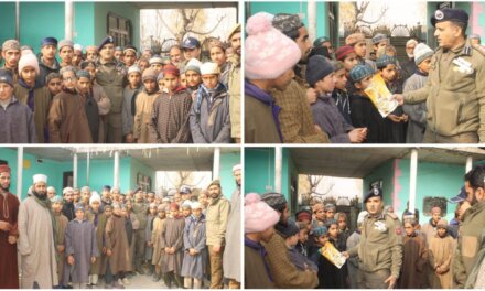 SSP Ganderbal Interacts with Students of Darul-Uloom Preng Under “Operation Pathshala”.