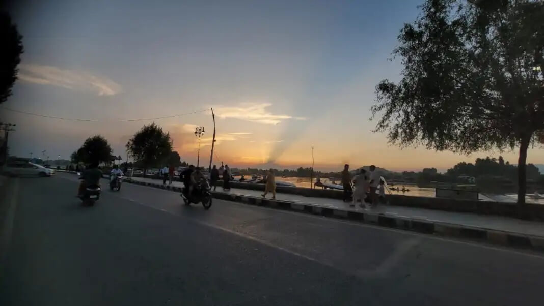 Western disturbance to affect J&K from late afternoon, light rain in plains and snowfall over higher reaches: Director MeT