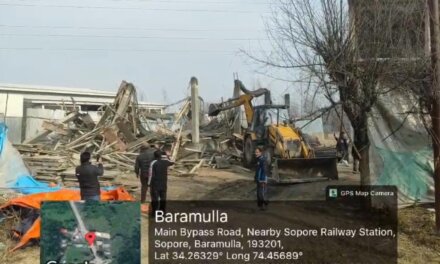 MC Sopore Carries Out Demolition Drive on Amargarh Bypass