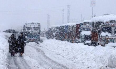 Efforts underway to restore traffic on Srinagar-Jammu NH, other key roads post snowfall