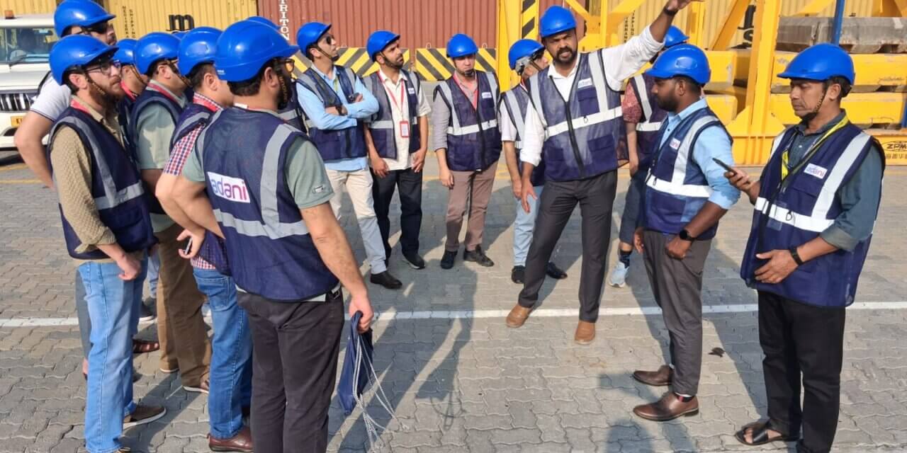 PIB Media Delegation from Srinagar Visits State-of-the-art Vizhinjam International Seaport