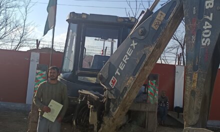 Police seizes 02 tractors, JCB involved in illegal extraction & transportation of minerals in Baramulla