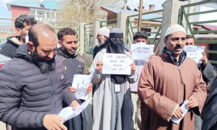 Kashmiri Students’ Detention in Rajasthan Sparks Protest by Families in Srinagar